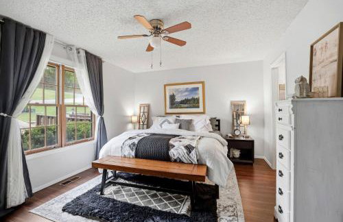 Holiday Island Escape w/ Panoramic Lake Views - Foto 14