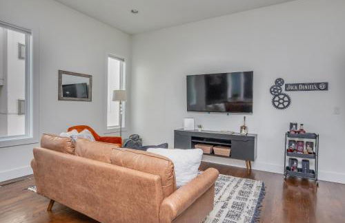 Jack Daniels House with Rooftop Golf, City views! 8min to Whiskey Row! Sleeps 10! - Foto 29