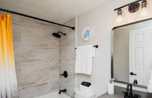 Modern Ranch near Downtown and Airport - Foto 21