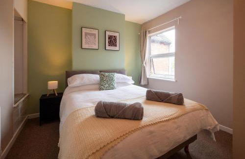 Whole Town House - Town centre! - Photo 10