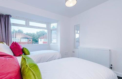 Comfy 3-BR Wirral Home | Free Parking & Wi-Fi - Foto 46