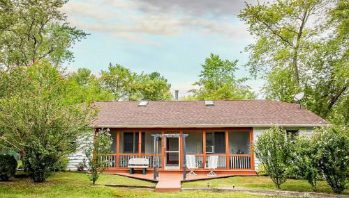 Four Bedrooms & a Beach - Photo 1