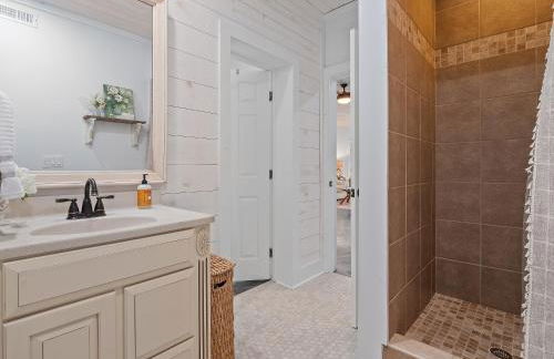 L & L Lodge - Six Bedrooms! Pet-Friendly! - Foto 22