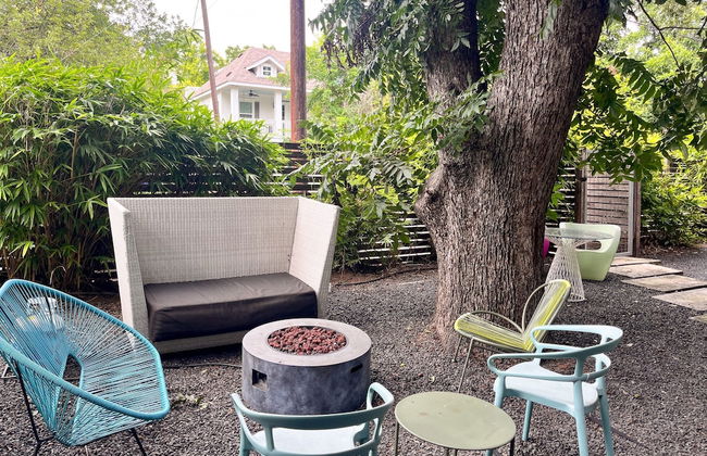 Massive Compound 20 Beds Rainey St 6 min Walk - Photo 29