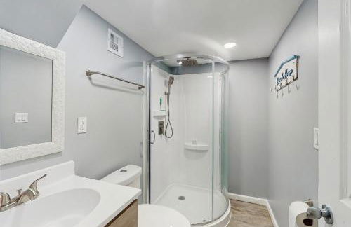 2 Mi to Beach! Hot Tub Haven in Michigan City - Foto 35