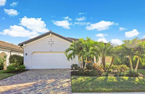 Modern waterfront home in Artesia with pool/gym - Photo 32