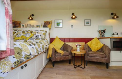 The Journeyman Luxury Shepherds Hut - Photo 6