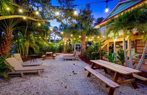 Newly remodeled 8-steps to sand path of Beach! Unit D - Foto 20