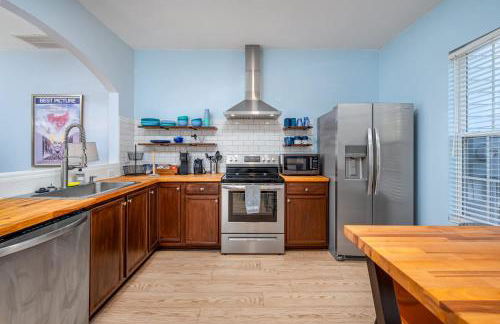 Modern 3-BR Townhome w Private Backyard Near RTP - Foto 44