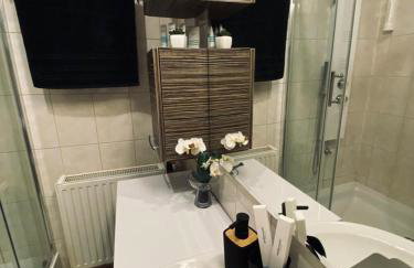 LA CASA GRADSKI VRT modern family apartment with lockable bike storage - Foto 24