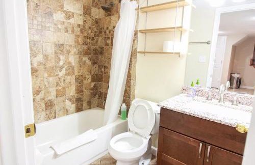 Basement Falls Church Free Parking - Foto 4