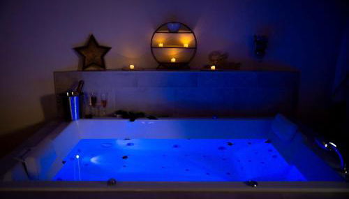 Le Mas aux Amoureux , Suite Romantique et Spa - Foto 2