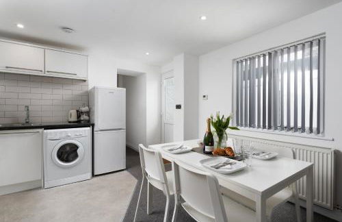 Modern Garden Apartment in a Large Victorian house - Foto 17