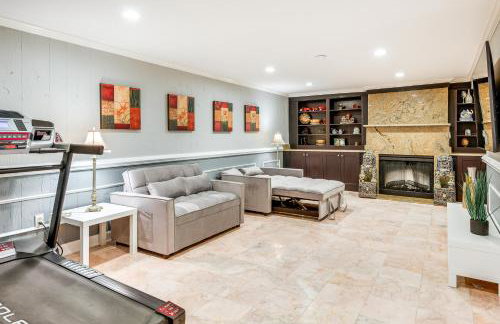 Spacious Home with Tranquil Patio about 29 Mi to DC! - Foto 13