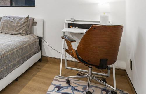 NEW Luxury Concrete Home Just Minutes from the Beach - Foto 33