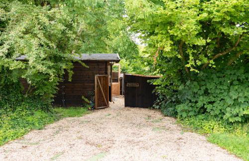 Hazel Tree Hut - Cosy Woodland Cabin with Private Hot Tub - Photo 18