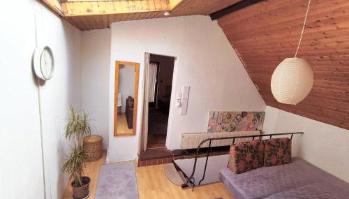 Vieja Casita de huespedes con Escaleras - Foto 2