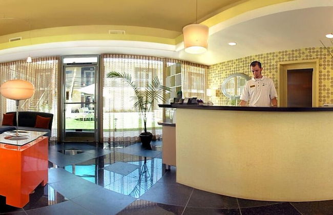 7 Springs Inn & Suites - Photo 2