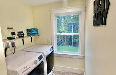 Luxury Waterfront Retreat with Hot Tub Near Acadia - Foto 30