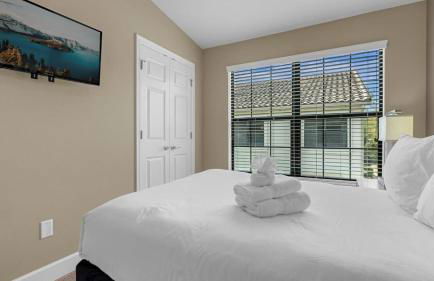 Florida Getaway - Renovated TownHome by Disney! - Photo 24