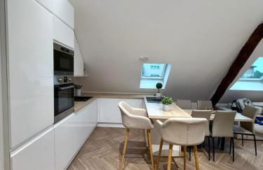 Modern Cocoon Under Roof Parking Close to Tram - Foto 17