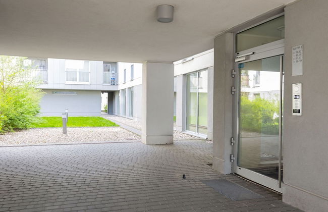 Bright Warsaw Apartment by Renters - Photo 39