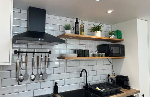 The Banditry, Glastonbury - Photo 14