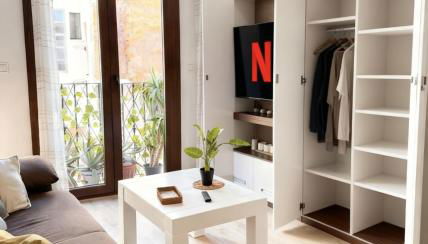 Chic Studio with Castle View Balcony and A/C - Foto 4