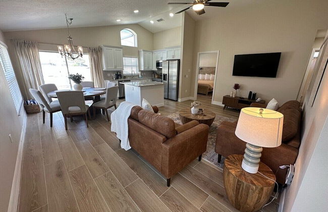 Completely Updated Villa, Private Pool, Beautiful! - Photo 19