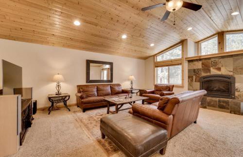 Near Donner Lake and Skiing Soda Springs Cabin! - Foto 7