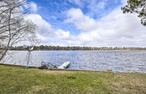 Lakefront 1930s Log Cabin with Dock and Fire Pit! - Foto 2