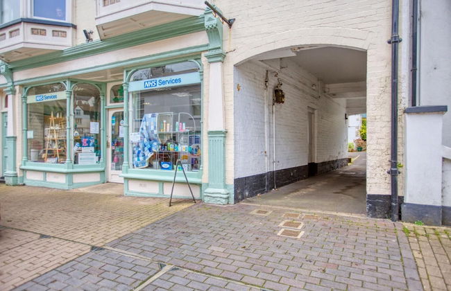 Fantastic 1BD Hideaway, 2 Minutes to the Sea - Photo 16