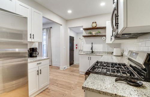 Game Room and Backyard Modern Altoona Home! - Foto 9