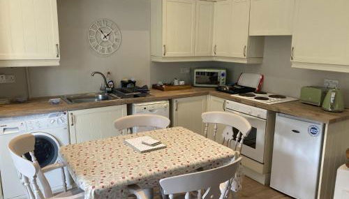 Pinewood Cottage Self Catering Apartments and studio apartments - Photo 3