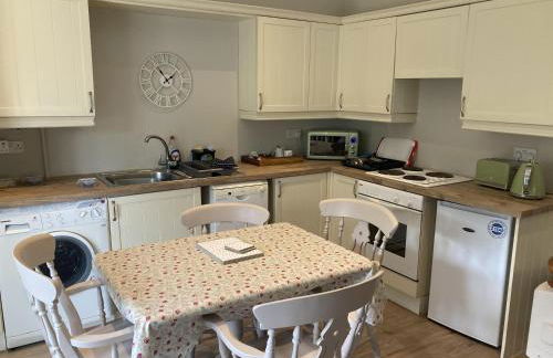 Pinewood Cottage Self Catering Apartments and studio apartments - Photo 3