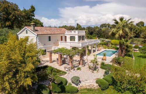 Aurora Lukorana - Photo 39