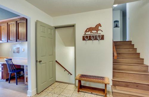 Pet-Friendly Escape w/ Game Room & Fire Pit! - Foto 12