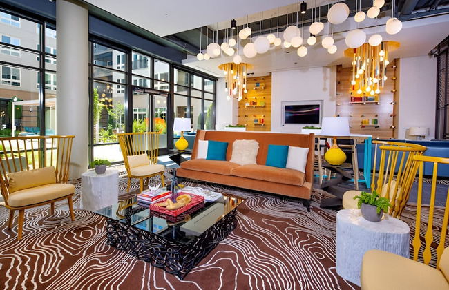 Spacious 2BR Apt with Den W Balcony - Foto 2