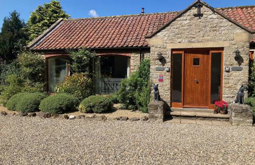 Sleepy Fox Cottage - Photo 1