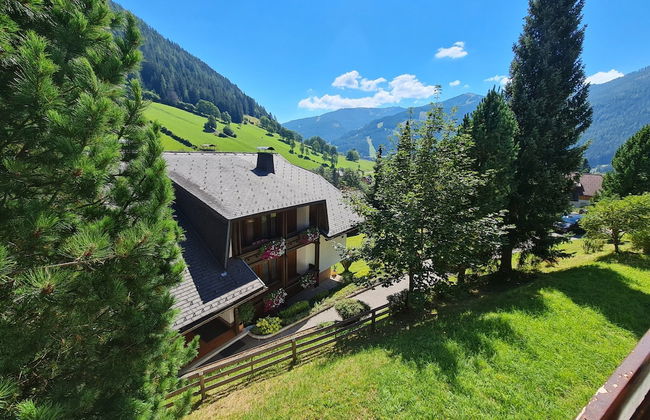 Cozy Apartment With Mountain View - Photo 15