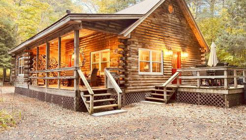 Stylish Forest Lodge with Large Hot Tub, Firepit and Fireplace minutes to Gore Mountain - Foto 1, Garden