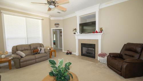 Farmhouse Charm - Photo 4