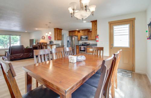 Spacious Bandon Getaway - 2 Blocks to Ocean! - Photo 6