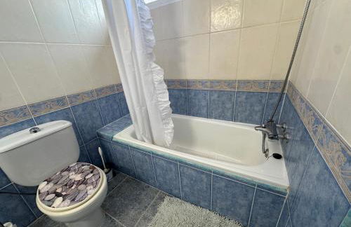 A slice of paradise in the sun with sea views - Photo 28