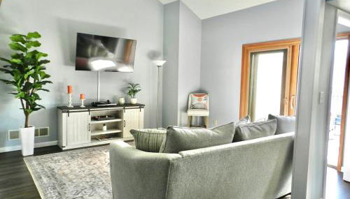 Derby House & Indoor Pickleball - Foto 1