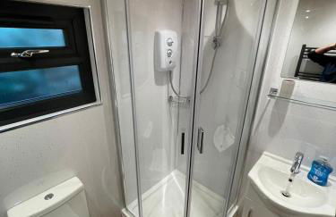 Maple Lodge Quirky Salvaged Railway Carriage with Hot Tub - Foto 19