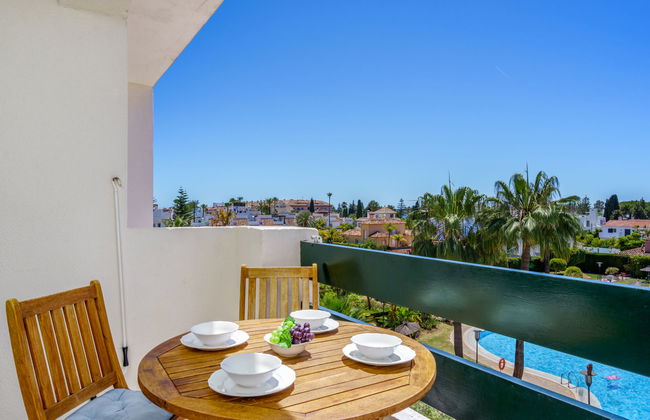 2 bedroom Apartment in Marbella with swimming pool - Photo 2