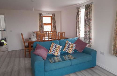 Staycation 3-bedroom home with panoramic views free off road parking - Foto 7