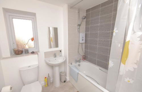 Manchester Cityside Deluxe Stay - 3 Bedroom House Great for Family with Free Parking & Garden - Foto 9