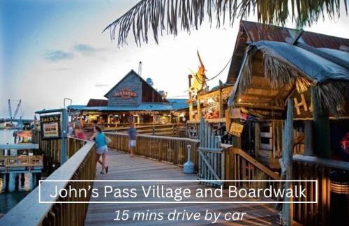 NEW Steps to Downtown - 7 Mins to Beach & Free Parking - Foto 47